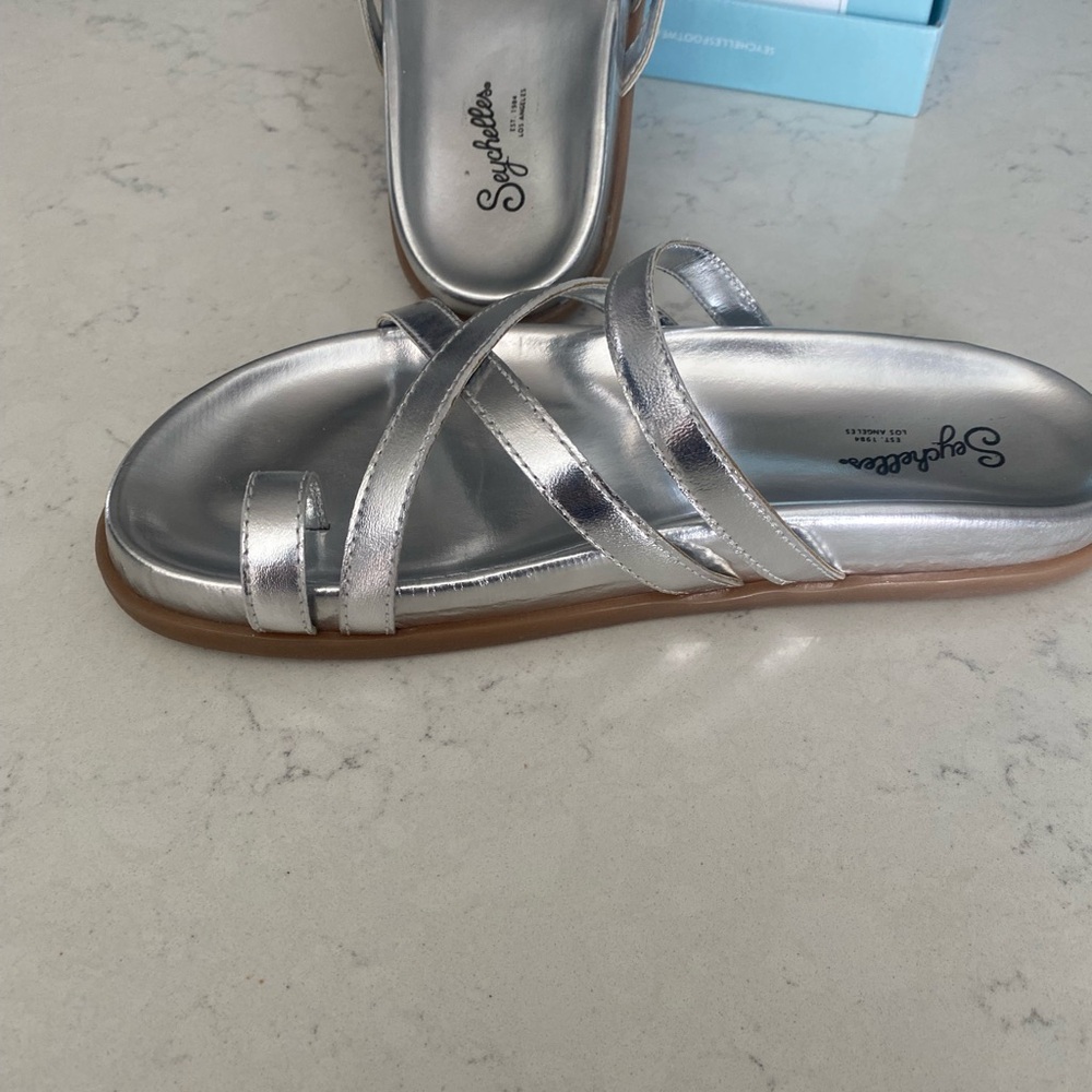 Seychelles size 6 Women's Metallic Silver Sandals